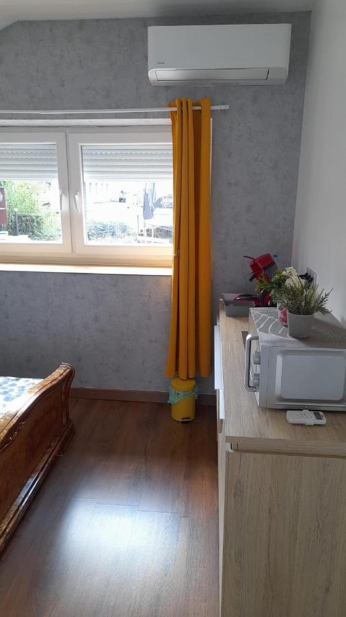Studio Privee Vesoul -Wifi,Tv,Clim,Parking Gratuit Екстериор снимка